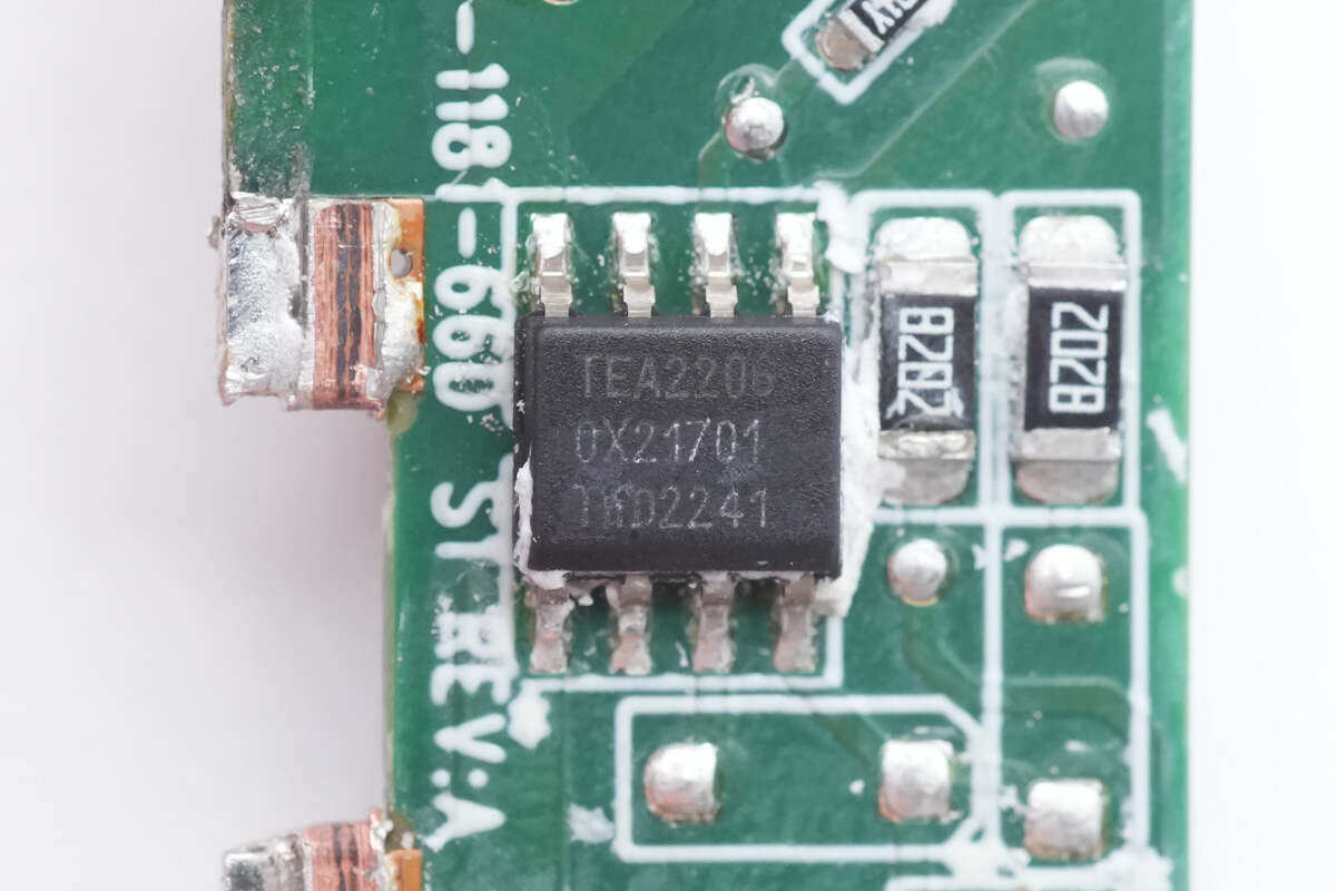 Disassembly report: DELL 165W PD3.1 gallium nitride power adapter LA165PM210-Charging Head Network